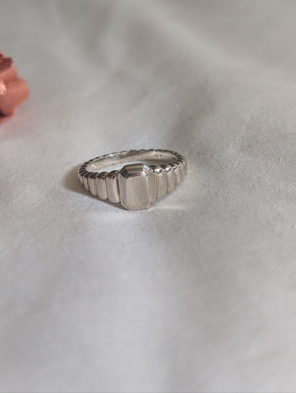 Mejuri Charlotte Step Cut Signet Ring Size 6